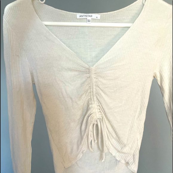 Tops - S cute white cropped top with a tie upfront